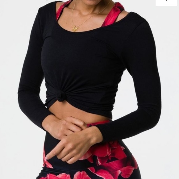Onzie flow black long sleeve knotted S/M crop top - Picture 2 of 11